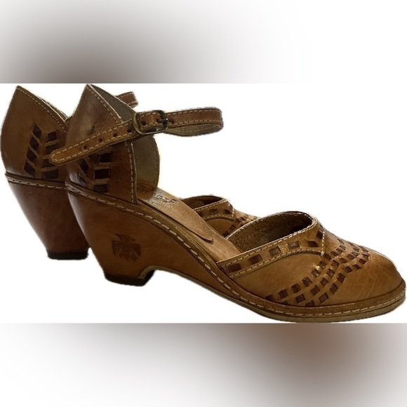 Kinney Brazilian leather strapped wedge sandal women size 5 1/2 - Picture 2 of 8